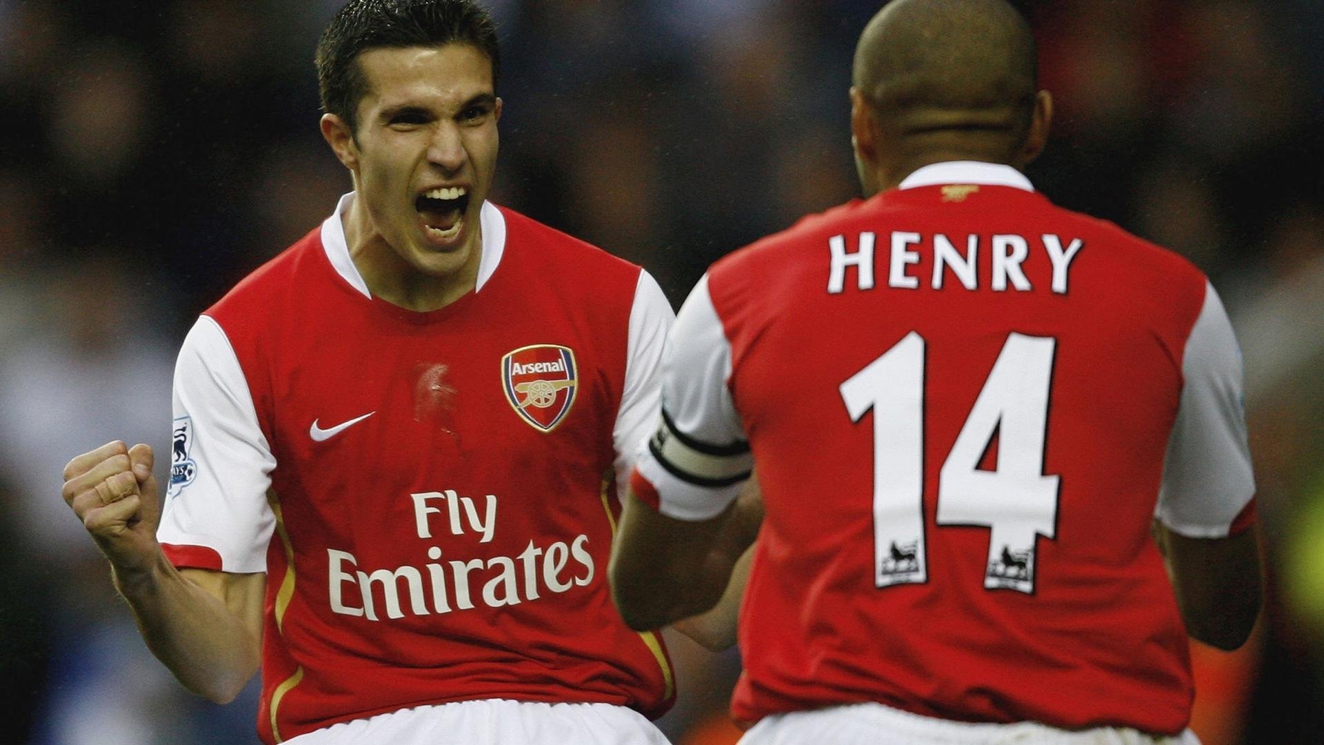 体育明星携手慈善机构为贫困地区儿童捐赠运动装备